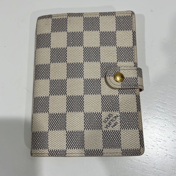 Louis Vuitton Accessories - Near perfect personal Louis Vuitton agenda … so keep yourself organized!